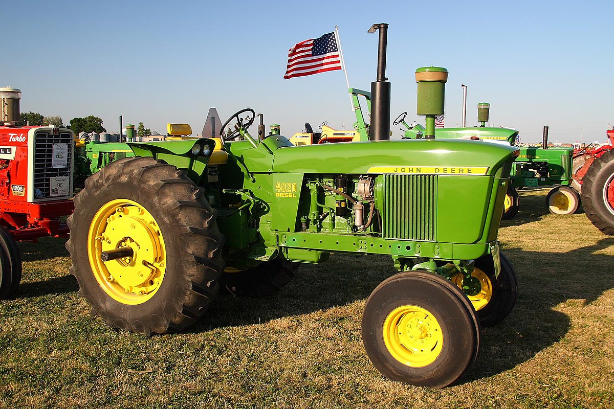 The Timeless John Deere 4020 Is a Tractor That Outlived Its Era
