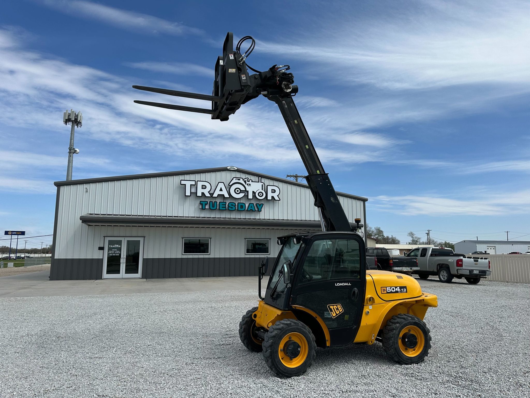 Why Telehandlers Are Becoming a Go-To Machine on the Farm - Tractor ...