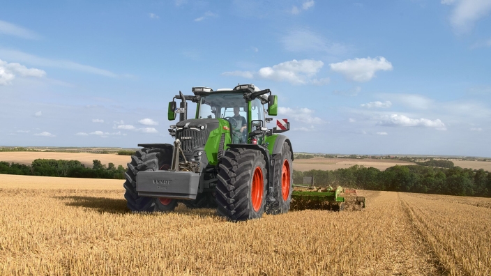 Fendt’s 832 Vario Sets a Fuel-Efficiency Record When Farmers Need It Most